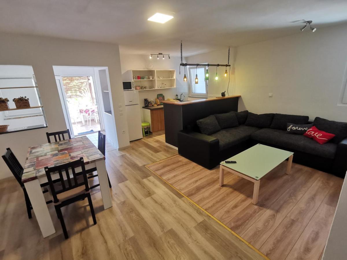 Fa-Ni Appartement Novalja Buitenkant foto